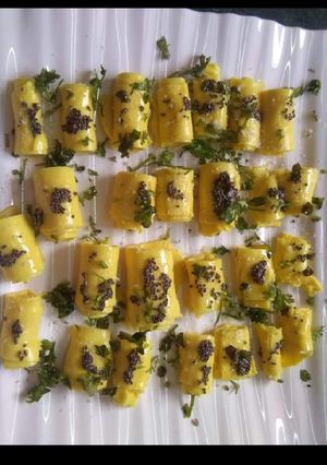 खांडवी (Khandvi recipe in hindi) रेसिपी मुख्य फोटो
