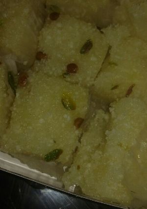 A picture of Coconut Burfi.