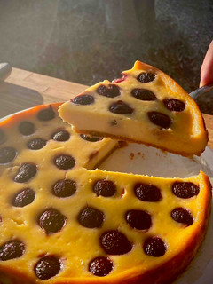 Una foto de Tarta Fácil y Cremosa de Cerezas 🍒