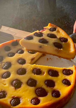 Una foto de Tarta Fácil y Cremosa de Cerezas 🍒