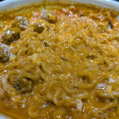 A picture of Spicy hollandaise beef ramen.