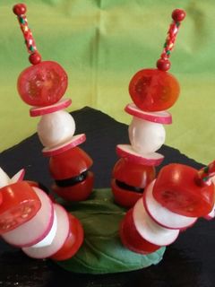 Una foto de Brochetitas caprese