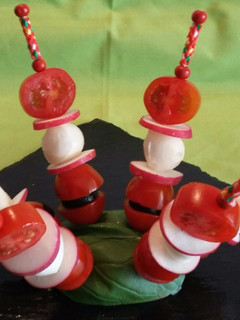 Una foto de Brochetitas caprese