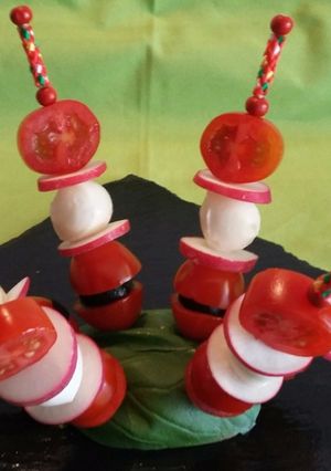 Una foto de Brochetitas caprese