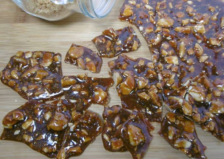 How to Prepare Quick Almond Brittle (Pastelli Amygdalou)