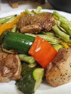 氣炸雞腿肉+時蔬 的食譜成品照片