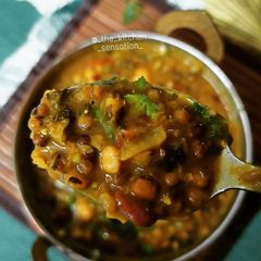 A picture of Navaratan dal tadka.