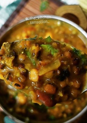 A picture of Navaratan dal tadka.