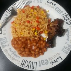 A picture of Sweet Corn noodles with beans and fried Chicken.