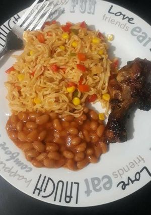 A picture of Sweet Corn noodles with beans and fried Chicken.