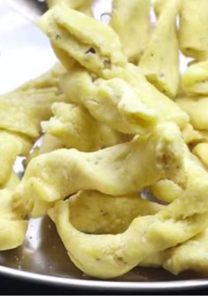 વણેલા ગાંઠિયા (Vanela Ganthiya Recipe In Gujarati) રેસીપી મુખ્ય ફોટો