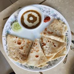A picture of Dal Makhani with Roomali Roti.