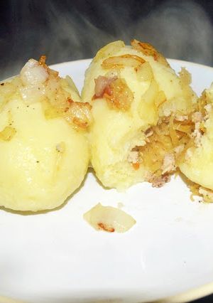 Zdjęcie przepisu Pyzy z mięsem i kiszoną kapustą.