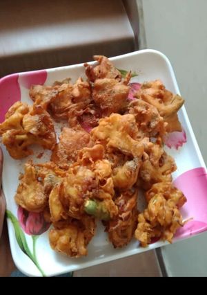 प्याज़ के पकौड़े (pyaz ke pakode recipe in Hindi) रेसिपी मुख्य फोटो