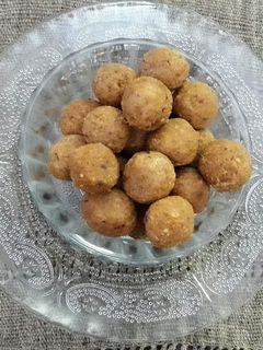 গুড়ের নারকেল নাড়ু(gurer narkel naru recipe in bengali) রেসিপির প্রধান ছবি