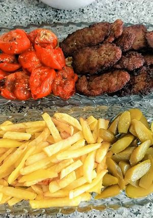 عکسی از دستور شامی کباب با مخلفات😋