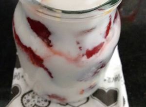 Una foto de Amplificar yogurt. Yogurt casero natural