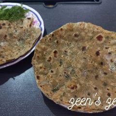 A picture of Dill and Onion Parathas.