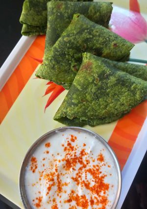 A picture of Palak Paratha.
