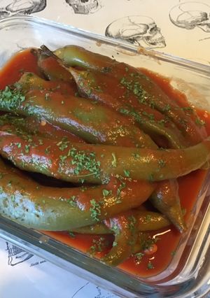 Une photo de Piments verts marocains à la tomate,citron et persil