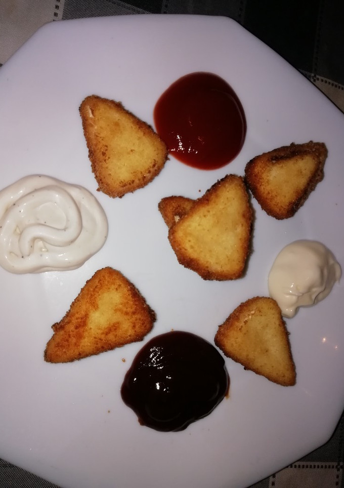 Una foto de Quesitos fritos con salsas