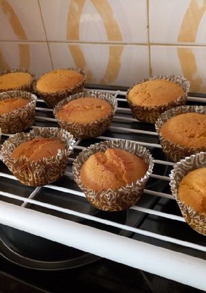 A picture of Vanilla Cupcakes.