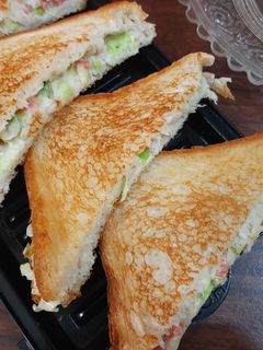 मेयोनेज़ सैंडविच (mayonnaise sandwich recipe in Hindi) रेसिपी मुख्य फोटो