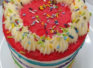 Una foto de Rainbow Cake (Torta Arcoíris)