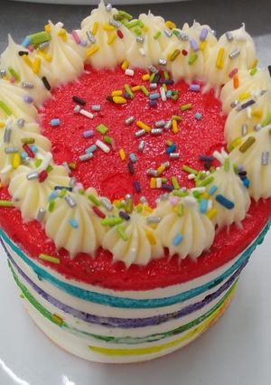 Una foto de Rainbow Cake (Torta Arcoíris)