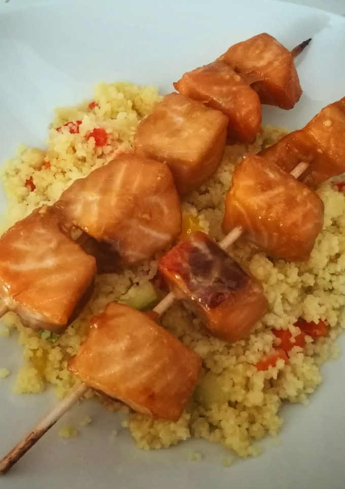 Una foto de Brochetas de salmón con soja
