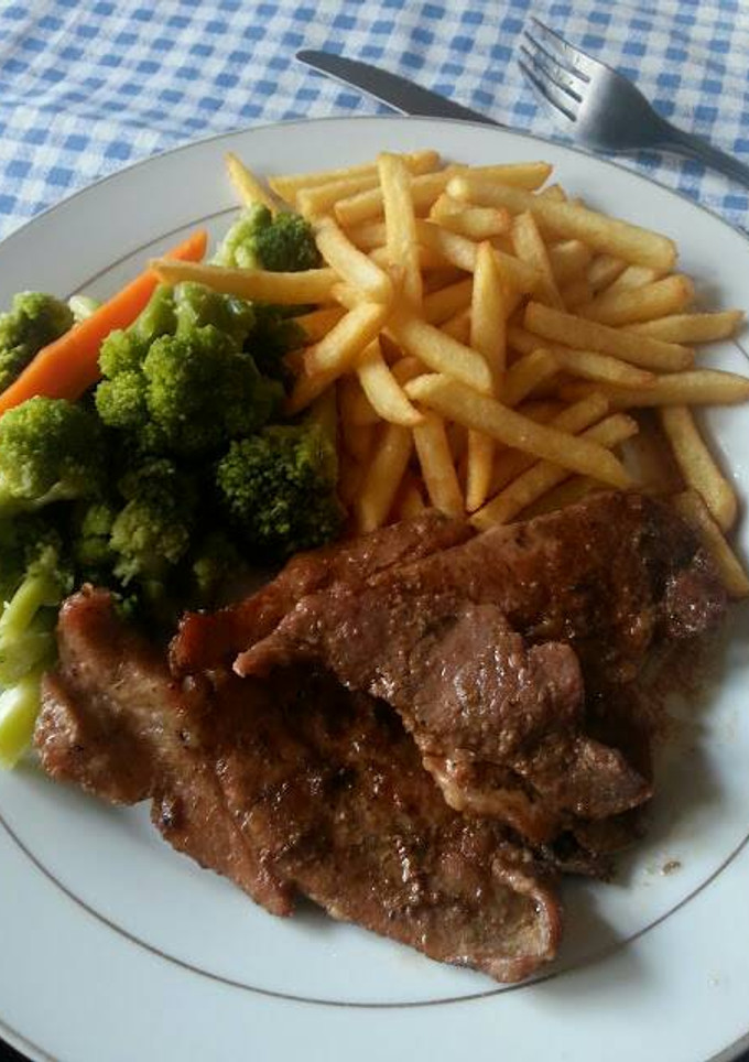 Una foto de Filetes de cerdo al ajillo