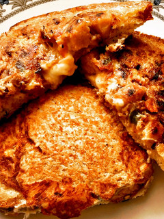 A picture of Omelette in a hole.