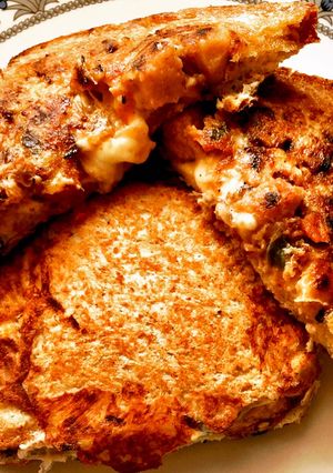 A picture of Omelette in a hole.
