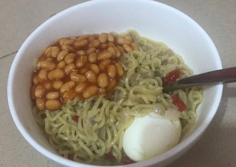 Noodles with boiled egg and baked beans
