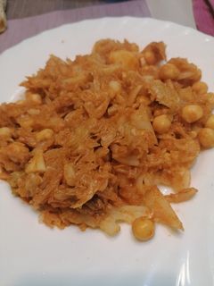 Una foto de Col con patata, garbanzos y pimentón de La Vera