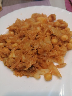 Una foto de Col con patata, garbanzos y pimentón de La Vera