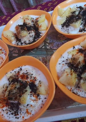 A picture of Dahi bhalle.