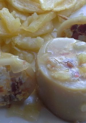 Una foto de Calamares rellenos de gambas y jamón serrano