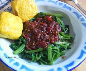 Mudahnya Menyajikan Rujak kangkung / brambang asem Enak Sederhana