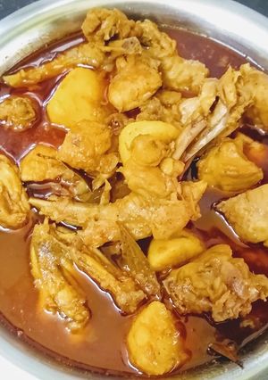 দেশি বাংলা চিকেন (deshi bangla chicken recipe in Bengali) রেসিপির প্রধান ছবি