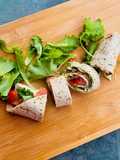 Rotolini al salmone e quark