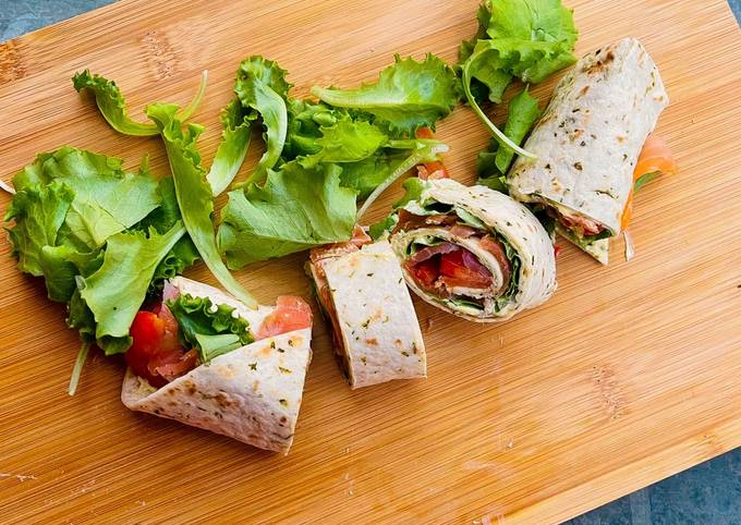 Rotolini al salmone e quark