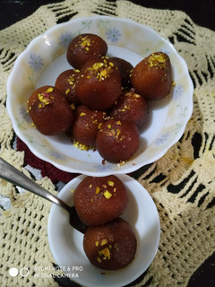 सूजी के गुलाब जामुन (Suji Ke Gulab Jamun recipe in Hindi) रेसिपी मुख्य फोटो