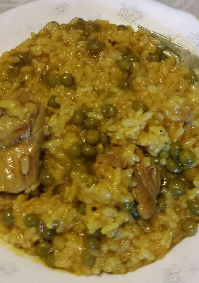 Una foto de Arroz con costillas y guisantes
