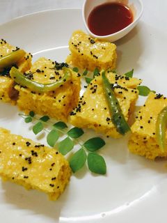 बेसन ढोकला (besan dhokla recipe in Hindi) रेसिपी मुख्य फोटो