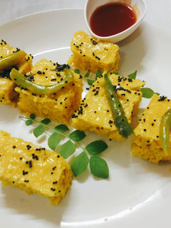 बेसन ढोकला (besan dhokla recipe in Hindi) रेसिपी मुख्य फोटो