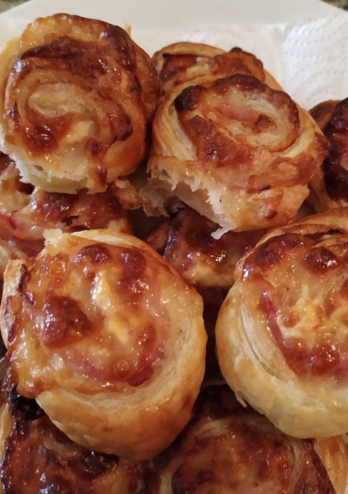 Una foto de Círculo de jamón dulce y queso
