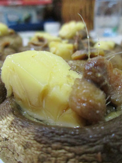 Una foto de Champiñones con quesitos y anchoas