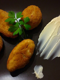 Una foto de Croquetas de pollo asado