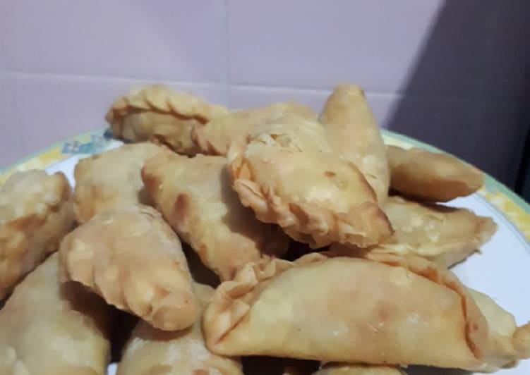 Pastel isi ayam,kentang,wortel